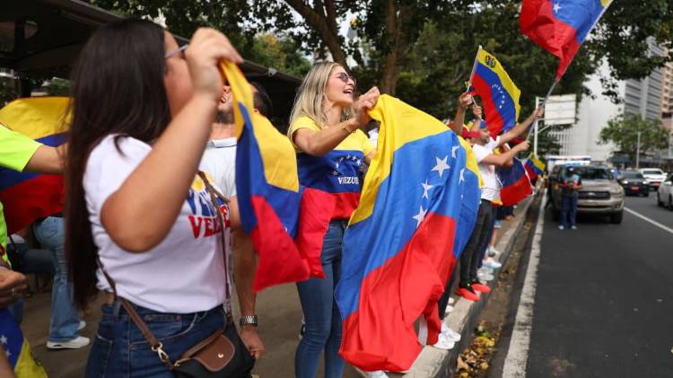 Venezolanos en Panamá celebran captura de Nicolás Maduro