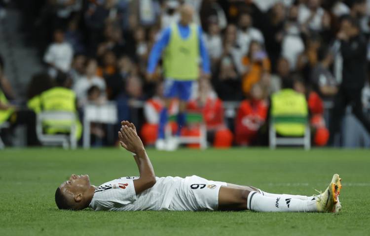 El delantero francés del Real Madrid, Kylian Mbappé, en un momento del encuentro correspondiente a la séptima jornada de Laliga ante el Alavés.