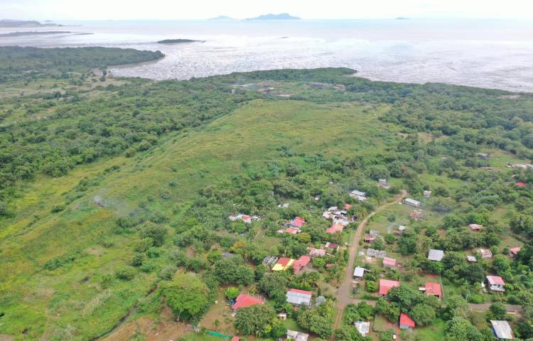 Sancionan quema de neumáticos en Playa Chiquita, La Chorrera