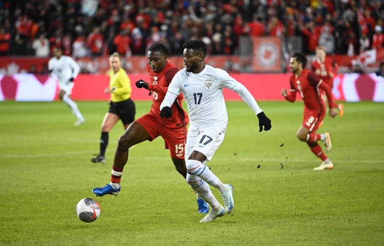 ‘La Roja’ se fajó ante Canadá