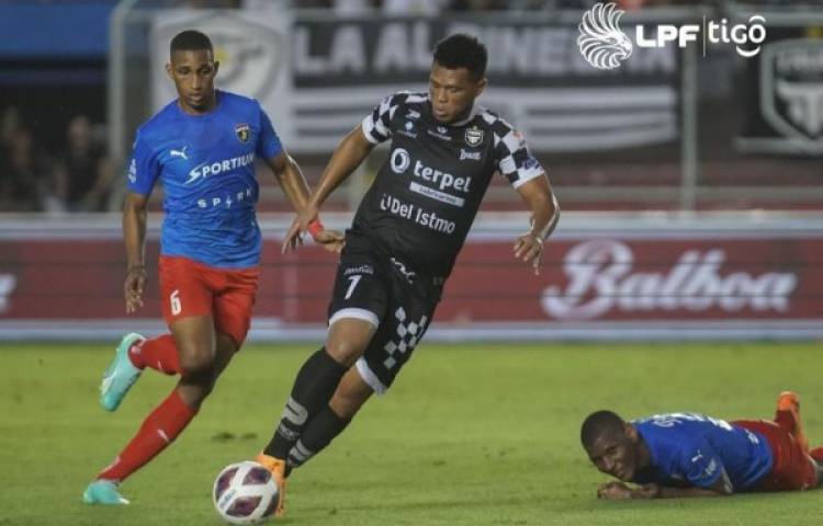 Azuero se prepara para gritar los goles de Rolando Blackburn