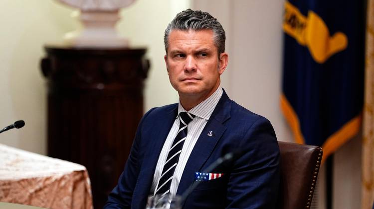 Pete Hegseth, secretario de Guerra de EE.UU., ordenó el ataque contra la embarcación en el Pacífico.