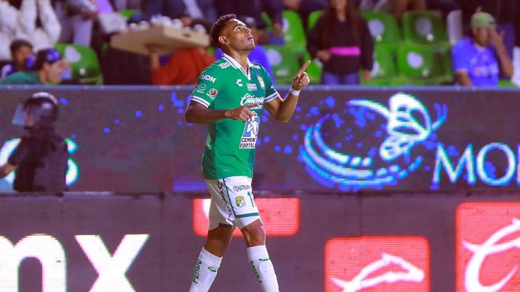 Ismael Díaz del León celebra un gol este sábado, en un partido por la jornada 1 de la Liga MX, en el estadio León en Guanajuato (México).
