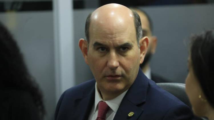 El ministro Chapman también habló sobre el aumento al presupuesto.
