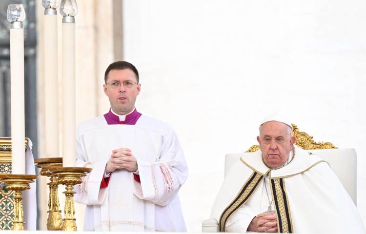 El papa Francisco dirige la misa de apertura de la 16.ª Asamblea General Ordinaria del Sínodo de los Obispos, en el Vaticano, el 2 de octubre de 2024.