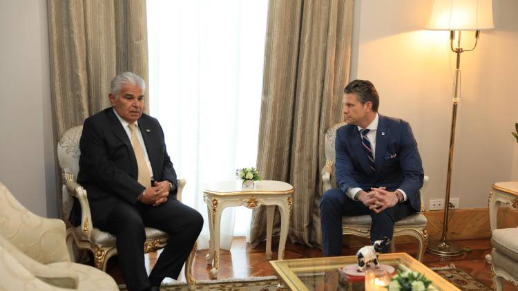 Secretario de Defensa de EE.UU. Pete Hegseth se reúne con Mulino