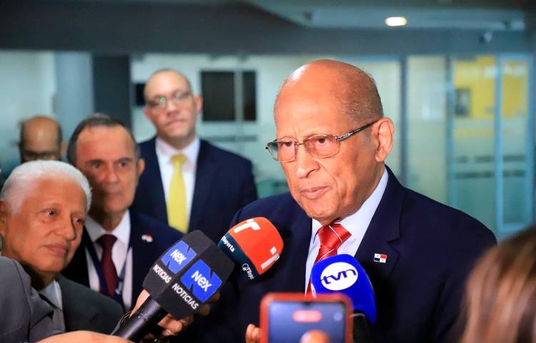 El ministro de Economía y Finanzas, Héctor Alexander.