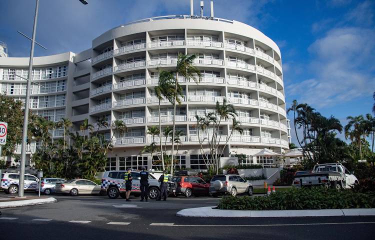 El hotel Hilton de la ciudad australiana de Cairns, donde en la madrugada del lunes colisionó un helicópeto contra el edificio.EFE/EPA/BRIAN CASSEY AUSTRALIA AND NEW ZEALAND OUT