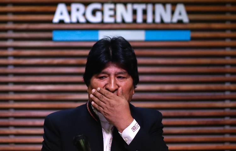 Fotografía de archivo fechada el 21 de febrero de 2020 del expresidente de Bolivia Evo Morales hablando durante una rueda de prensa en Buenos Aires (Argentina). EFE/Juan Ignacio Roncoroni