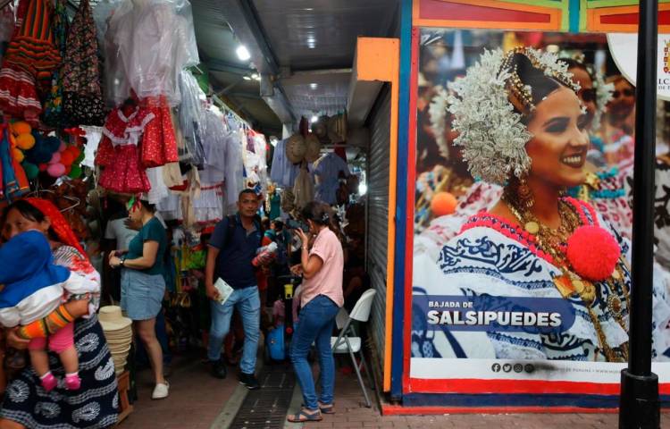 La mañana del viernes decenas de personas se aglutinaban en ese sector de San Felipe.