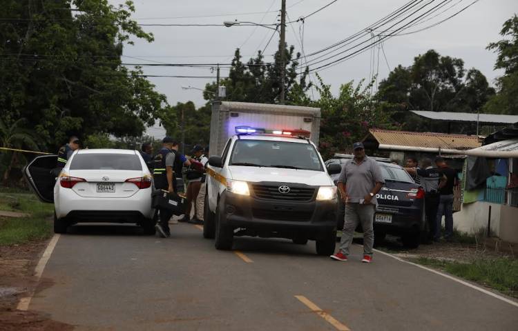 Llegaron hasta la casa en Rogelio Sinán, en San Miguelito y lo acribillaron según los vecinos del sector.