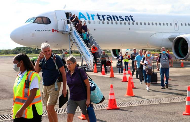 Vuelo charter en el aeropuerto de Río Hato.