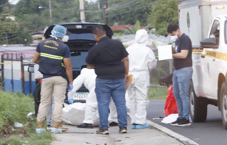 ¡Horror! Encuentran cadáver dentro de un auto en Ciudad Radial