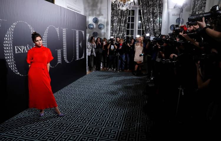 Fotografía de archivo de la ex estrella del pop británica y personalidad de televisión Victoria Beckham a su llegada a la cena que la revista Vogue organiza en su honor, en 2018, en Madrid (España). EFE/Juan Carlos Hidalgo