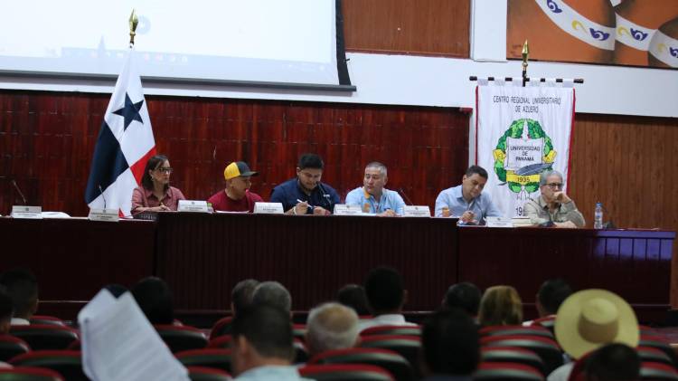 Ministro de Salud participa de consulta ciudadana sobre las reformas a la Ley de la CSS en Azuero y Coclé