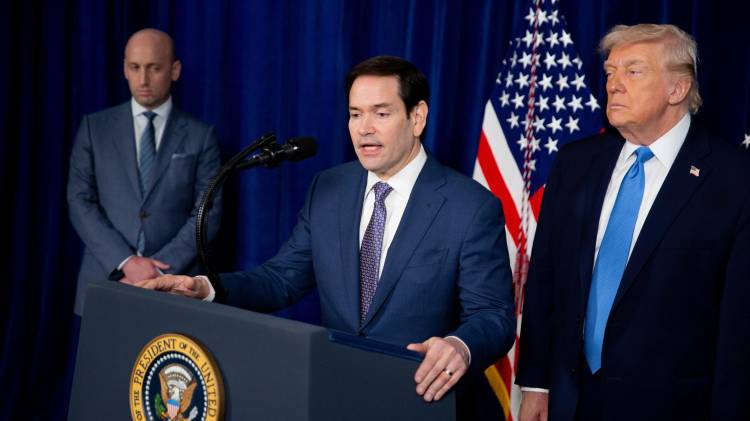 El secretario de Estado de EE.UU., Marco Rubio (C). EFE/EPA/NICOLE COMBEAU / POOL