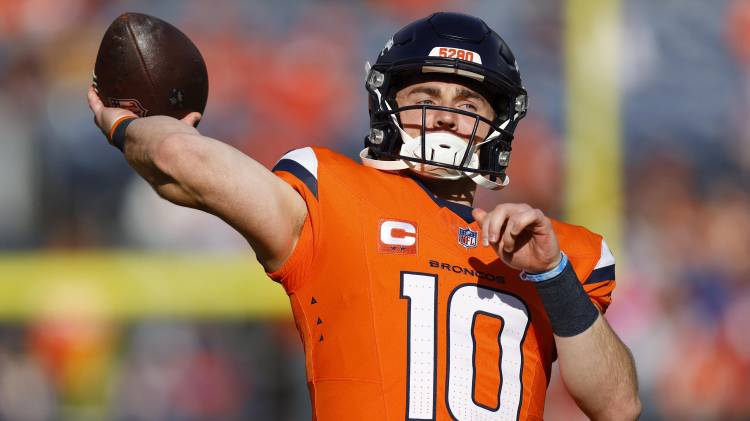 Bo Nix, mariscal de campo de los Denver Broncos, que enfrentarán este jueves a los Kansas City Chiefs en un partido vital.