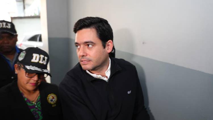 Carrizo negó que intentará juramentarse ante el Parlacen, y continuará con el proceso legal.