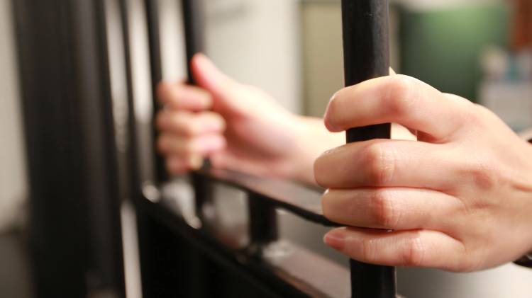 Cuando la atraparon cerca de un semáforo, iba con su bebé. El próximo 2 de marzo conocerá su futuro.