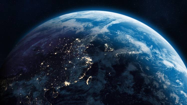 Esta aceleración es provocada por la posición de la Luna con respecto al eje terrestre.