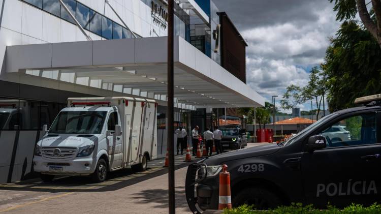 Fotografía del 24 de diciembre de 2025 del hospital DF Star donde el expresidente de Brasil Jair Bolsonaro fue hospitalizado, en Brasilia (Brasil). EFE/ Andre Borges