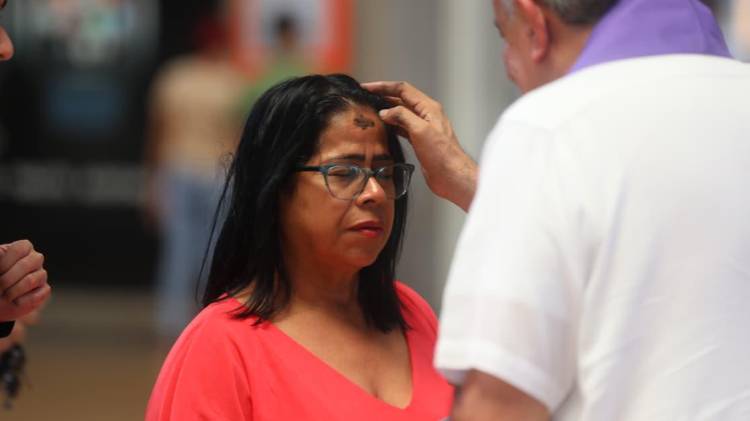 La imposición de la ceniza marca el inicio de la Cuaresma,