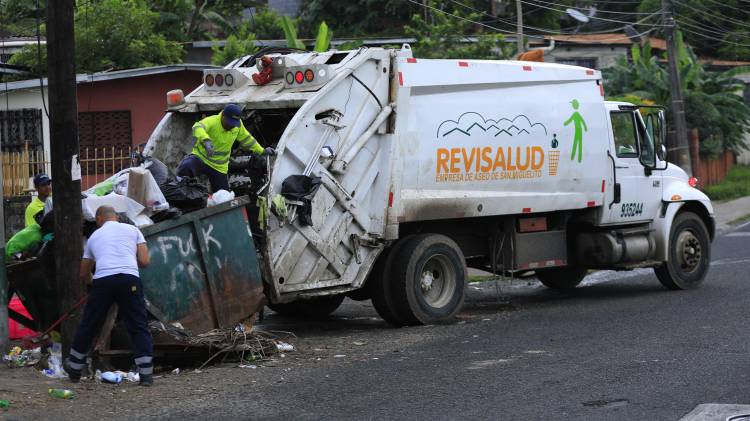 Según la ministra de Trabajo, Jackeline Muñoz, el secuestro de Revisalud incluye cuentas bancarias, bienes y cuentas por cobrar de la empresa.