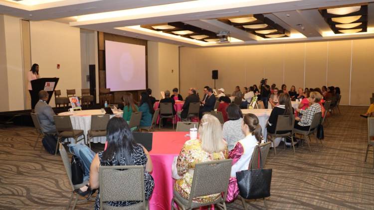 Realizan el taller “Conociendo más sobre el cáncer de mama”