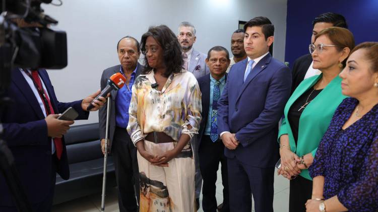 El Ministerio de Educación sostuvo un encuentro con integrantes de la Comisión de Educación, Cultura y Deportes de la Asamblea Nacional.