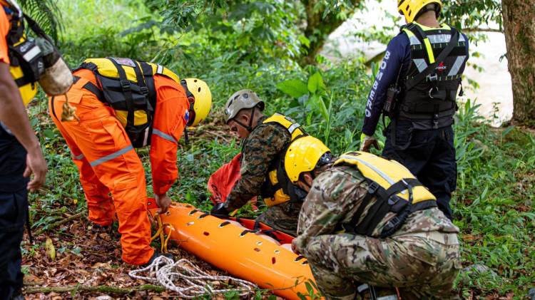 Se recomienda no cruzar los afluentes en tiempos de lluvia por el peligro a las cabezas de agua.
