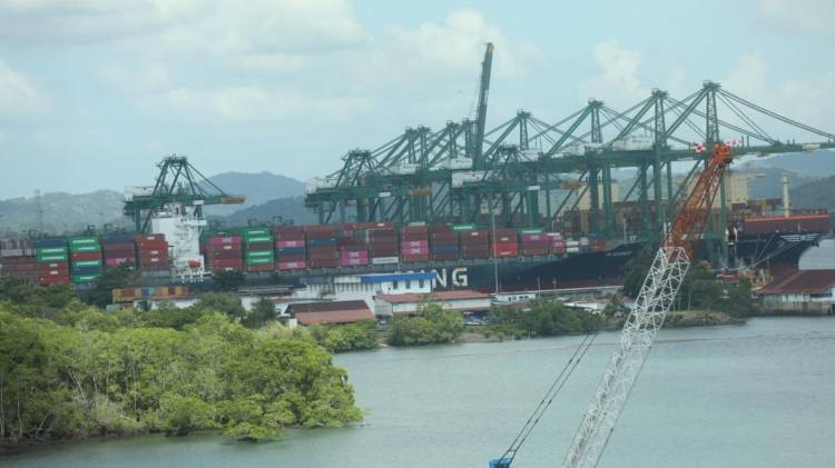 La transferencia del Canal en 1999 marcó el inicio de una nueva era de soberanía y desarrollo para Panamá.