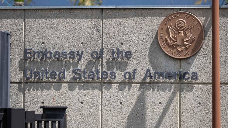 La embajada, situada en Baruta, en el distrito metropolitano de Caracas, cerró en 2019, después de que el propio Nicolás Maduro declarara rotas las relaciones bilaterales con Estados Unidos.