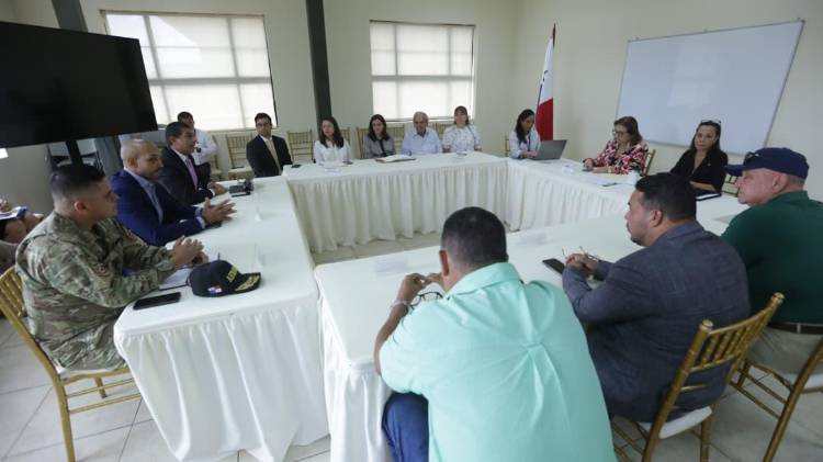 Residentes, comerciantes y autoridades se han reunido para tratar el aumento del pasaje.
