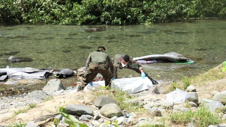 Senafront evacúa cuerpos en la Comarca Emberá-Wounaan