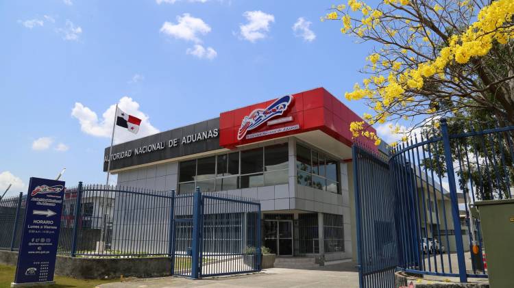 Aduanas refuerza su papel en la recaudación y el control del comercio exterior.