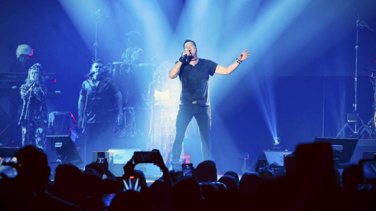 Carlos Vives en un concierto de su gira actual. Un viaje audiovisual por La Perla de la América y su corazón del mundo. Así es como describe Carlos Vives la canción '500' con la que ha querido celebrar los cinco siglos de su ciudad natal, Santa Marta.