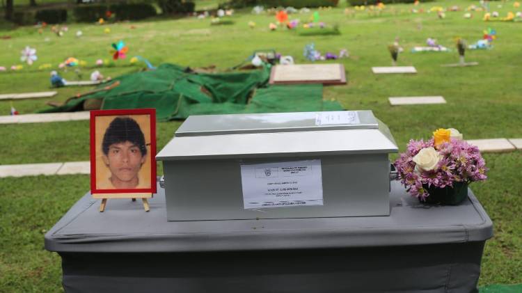 Los restos fueron entregados a Carmen Méndez Hernández, hermana de la víctima, por la fiscal superior Geomara Guerra Miranda.