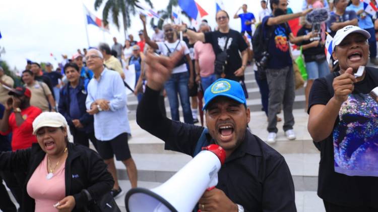 Según la Asociación de Profesores de Panamá (Asoprof), 167 mujeres y 137 hombres fueron separados de sus cargos tras la huelga.