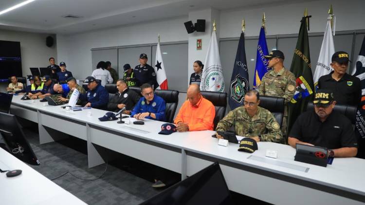 Autoridades durante la conferencia sobre los incidentes registrados en el Carnaval 2026.