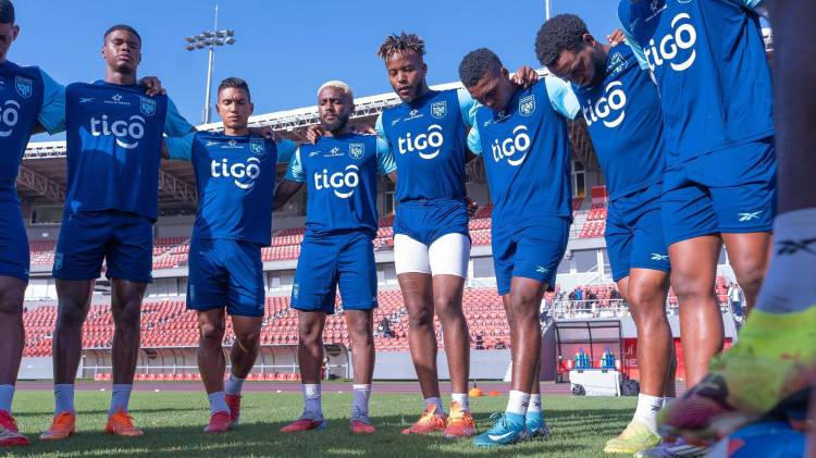 La selección de Panamá realizó este miércoles su último entrenamiento antes de enfrentar mañana a México en un partido amistoso en el Estadio Rommel Fernández.