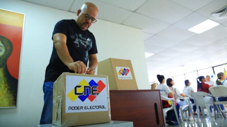 ¡Venezuela Libre! Consigna de miles de venezolanos en Panamá en día electoral