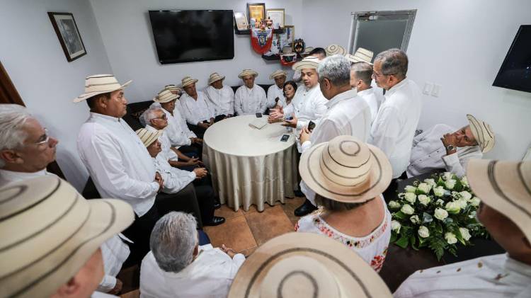 Reunión de Mulino con los miembros del Consejo Municipal de Los Santos.