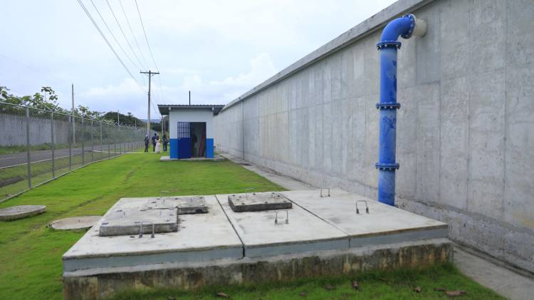 Tanque que suministrará agua a los centros penitenciarios y la comunidad de Las Garzas.