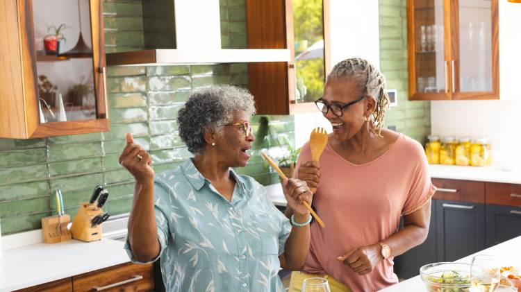 Cantar aporta beneficios físicos, mentales y emocionales.