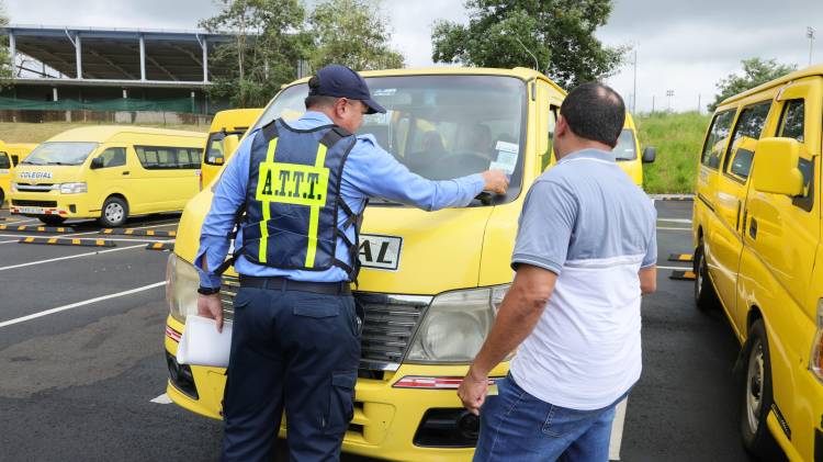 Para superar la inspección, las unidades deben cumplir estrictamente con el Reglamento de Tránsito.