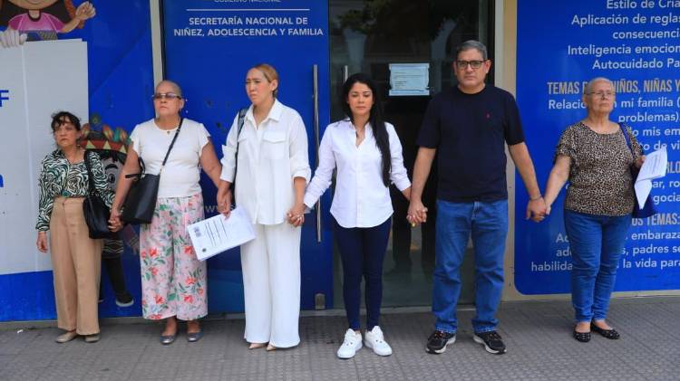 La madre y la periodista acudieron al Senniaf en busca de respuestas, pero solo recibieron silencio.