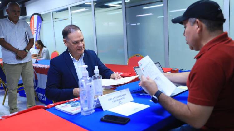 Pedro Miguel González se postuló para el cargo de secretario general del PRD.