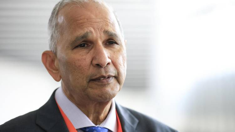 El director general del Instituto Interamericano de Cooperación para la Agricultura (IICA), el guyanés Muhammad Ibrahim, habla en una entrevista con EFE este jueves, durante el Foro Económico Internacional de América Latina y el caribe 2026 organizado por la CAF, en Ciudad de Panamá (Panamá).