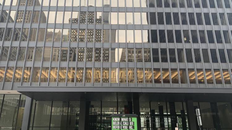 Fotografía de la fachada del tribunal de Chicago este viernes, en Chicago (Estados Unidos). EFE/ Sarah Yáñez Richards