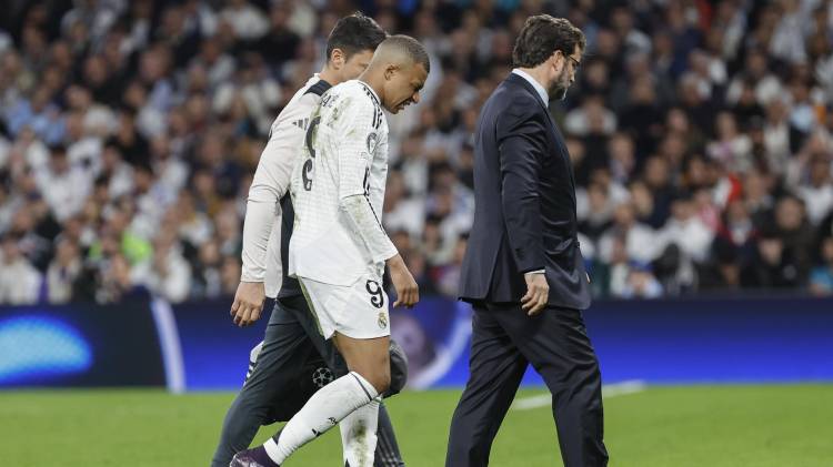 El delantero francés del Real Madrid, Kylian Mbappé, salió lesionado el miércoles en la derrota 1-2 ante el Arsenal, en el partido de vuelta de cuartos de final de la Liga de Campeones.